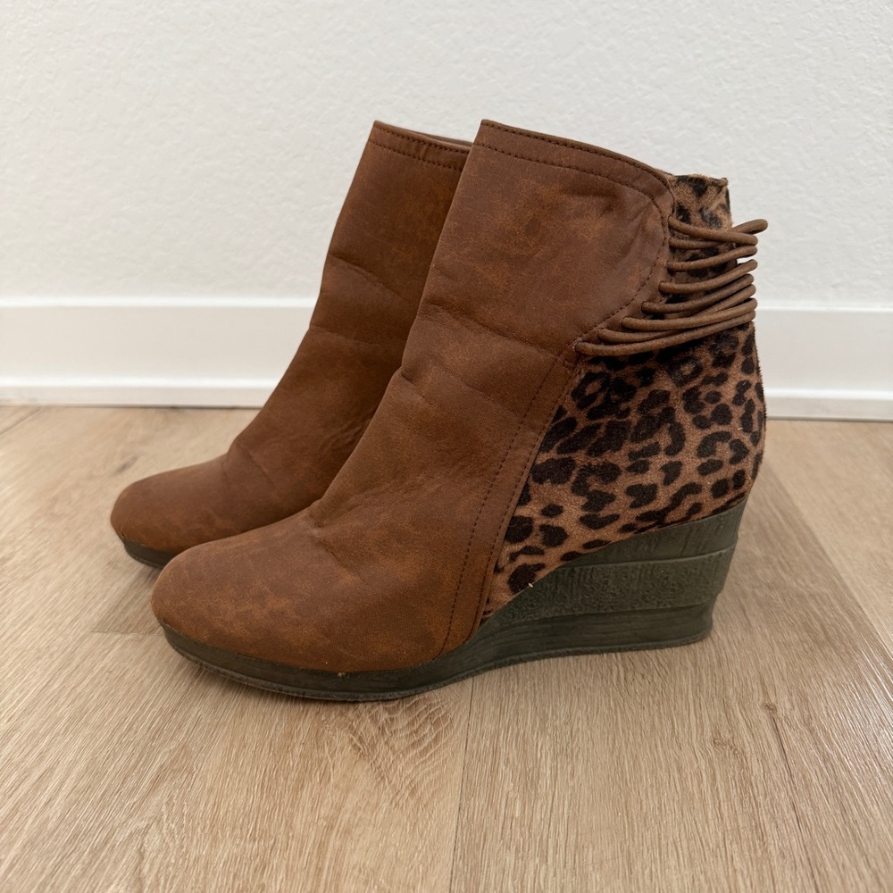 Sbicca Leopard Print Brown Wedge Ankle Boots, Size 8.5
